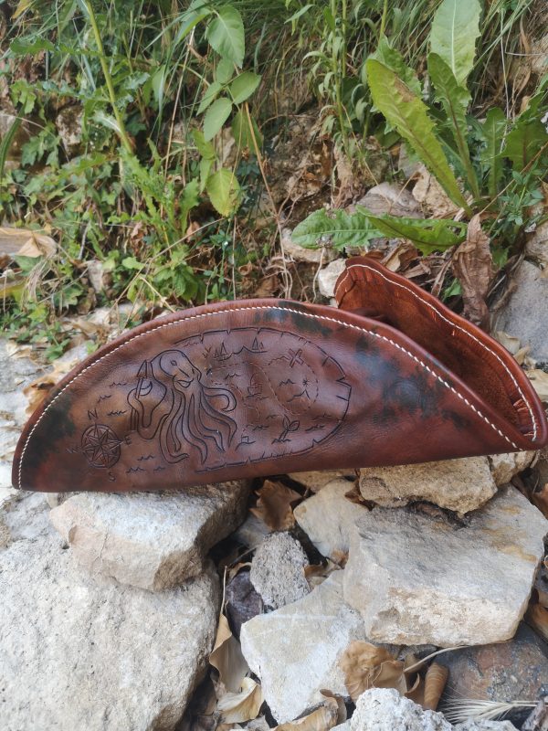 Tricorne semi-mesure